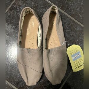 Tom’s Women Slip Ons